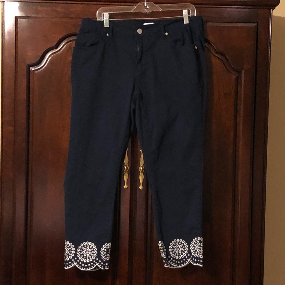 Crown & Ivy 16w Navy Crops w/ Eyelet Hem